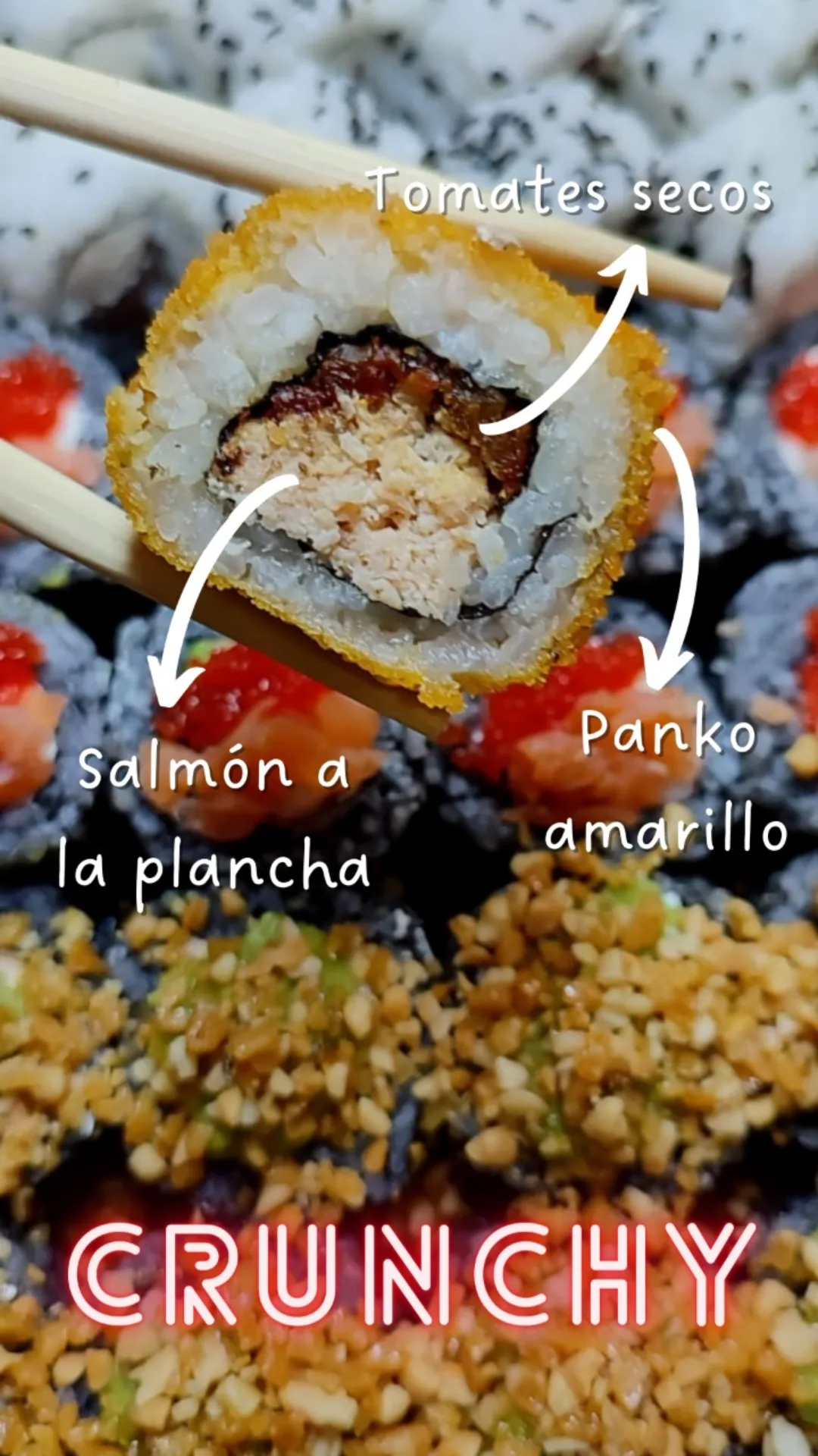 Roll Crunchy cortado, con sus ingredientes a la vista