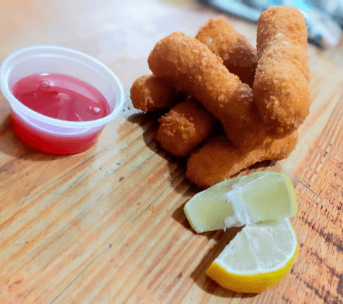 Langostinos rebozados con su salsa