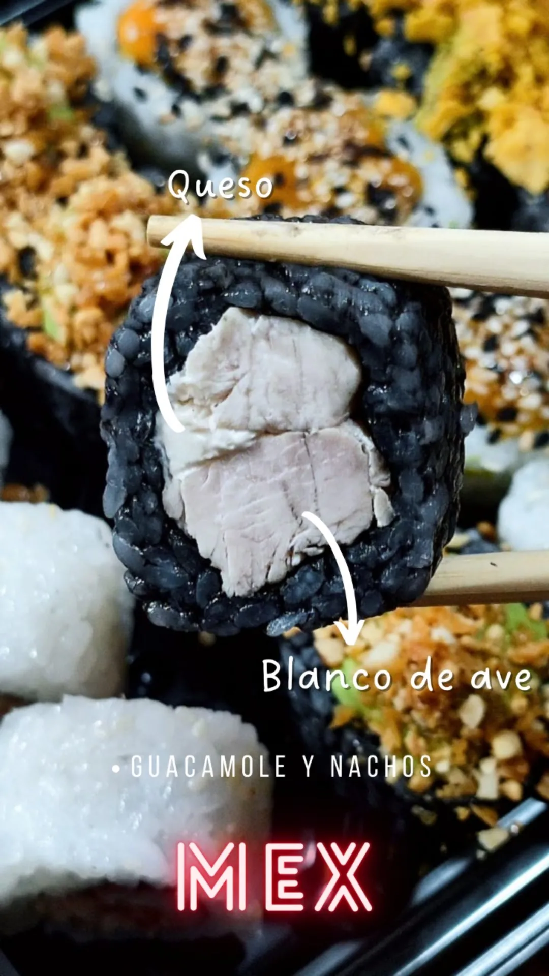 Roll Mex cortado, con sus ingredientes a la vista